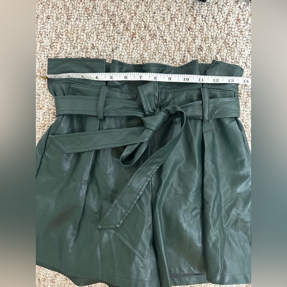 LBD by design Green Faux Leather Shorts size M - Picture 5 of 6